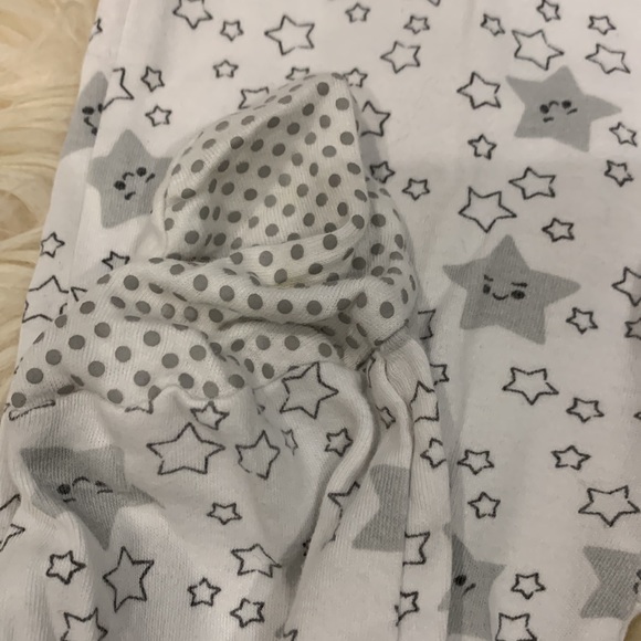 George White Stars Print Fitted Zipper & Carter’s Santa Red Print Pajamas 18-24M - Picture 5 of 12